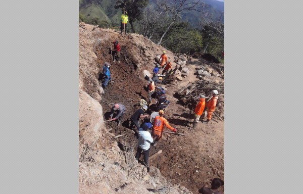 Buscan a cuatro que se los tragó la tierra