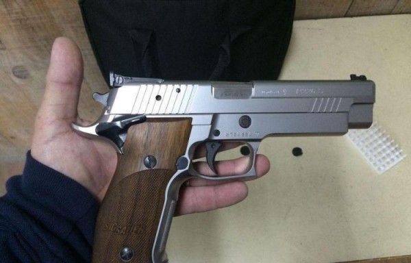 Por esconder un arma en el canzoncillo se metió tiro en el pene y ahora está preso