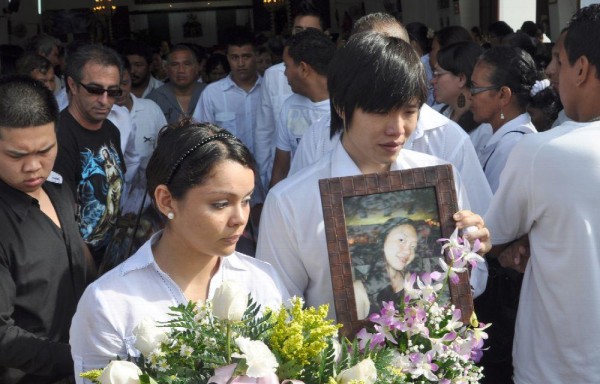 Durante las honras fúnebres de las víctimas familiares pidieron justicia a las autoridades