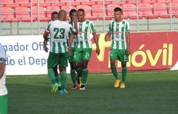 Los jugadores de Alianza FC celebran la victoria.