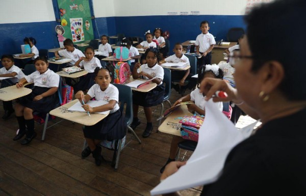 El mandatario Cortizo Cohen hizo el llamado a los estudiantes a poner de su parte y dedicarse a estudiar.