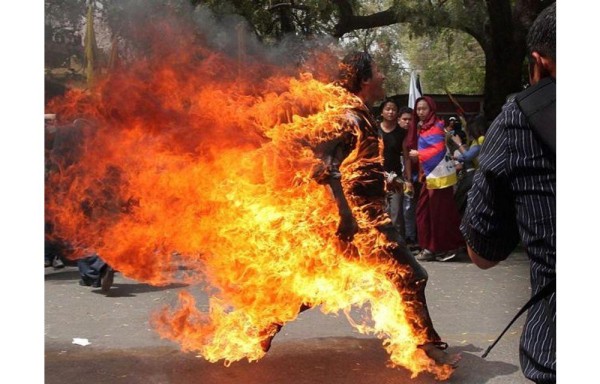 Se incendian como protesta