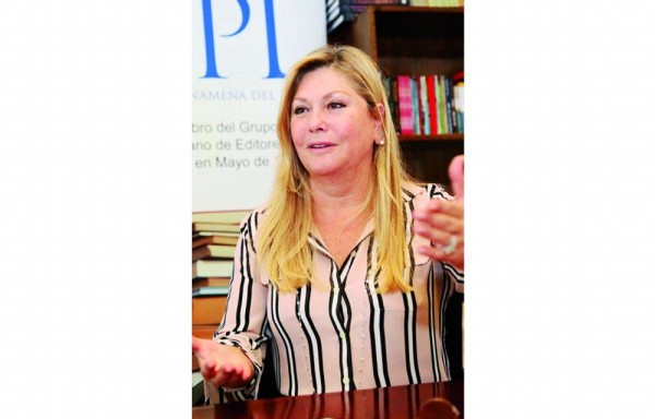 Orit Btesh, presidenta de la Cámara Panameña del Libro.