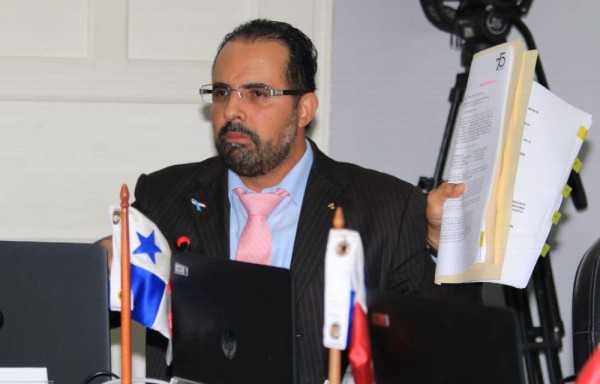 Barría es presidente de la Asociación de Tiro con Arco.