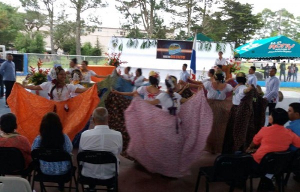 En los festejos de Tierras Altas no podían faltar las presentaciones folclóricas.