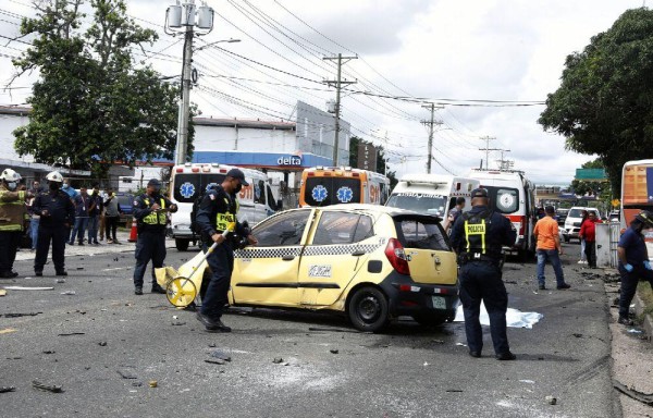 Taxista muere tras colisión con Metrobús en Juan Díaz
