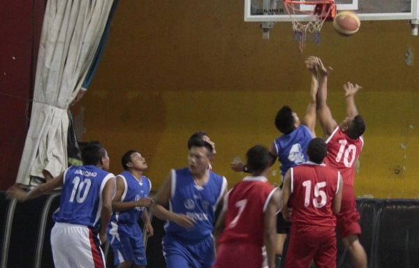 Ya entrenan los jugadores.