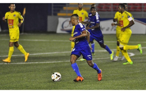 Armando Polo le convirtió anoche un gol al Chorrillo.