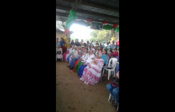 REINA MADRE | Un total de 10 abnegadas madres de San Pablo, Chiriquí participaron para ser escogida como la ‘Reina Madre'. La ganadora fue Andrea Rodríguez.