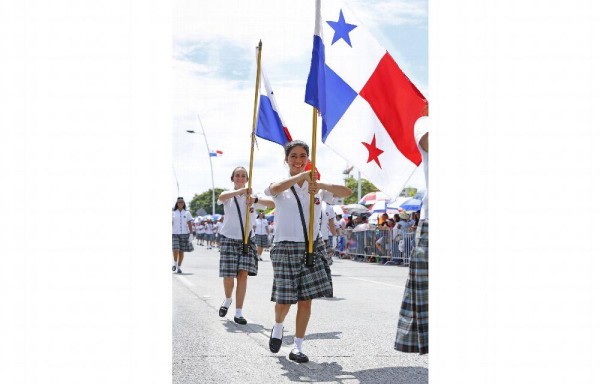 Delegaciones homenajearon a la tricolor panameña en el Día de los Símbolos Patrios.