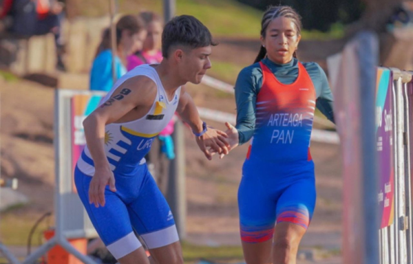 ¡Panamá y Uruguay se unen para competir en relevos de Triatlón! 