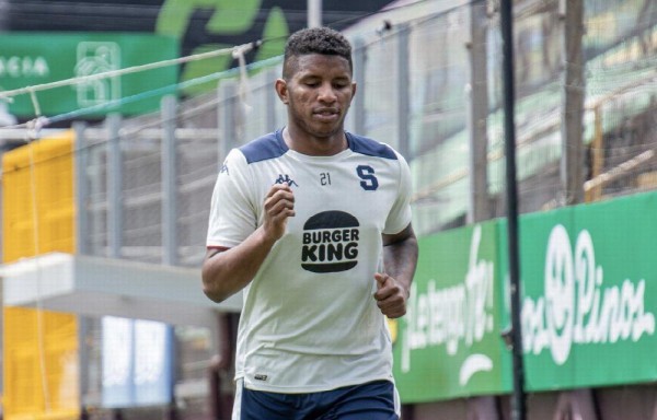 Le llueven las críticas