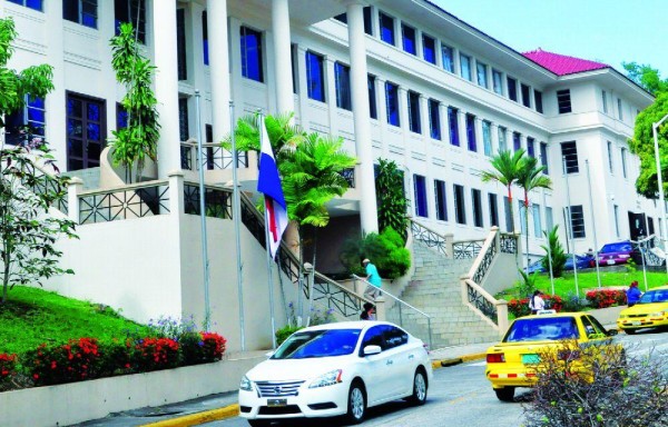 Demandan al procurador Caraballo y a la presidenta de la Corte, María López