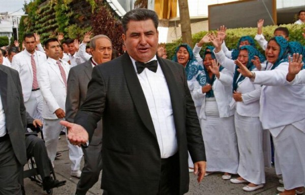 Naasón Joaquín García.