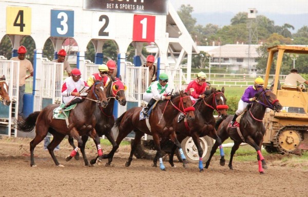 Arranca jornada de cuatro días de carreras en el HipoRemón.