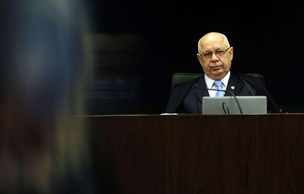 Teori Zavascki, participando durante la sesión del Panel del STF, en Brasilia, Brasil.