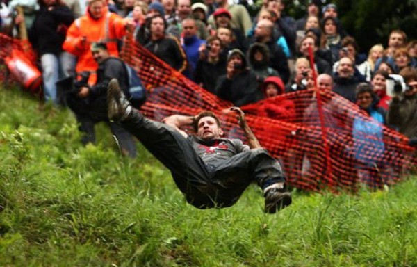 El loco festival del ‘queso rodante'