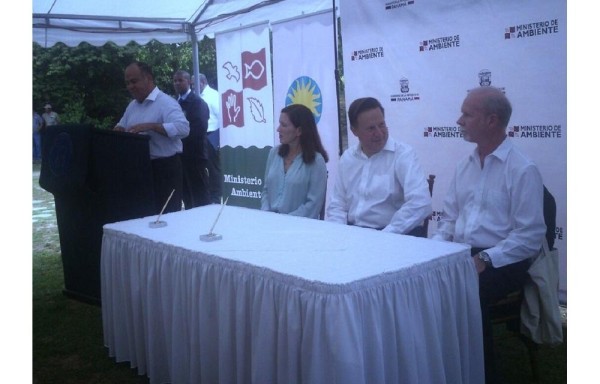El presidente Juan Carlos Varela, firmó los Decretos que declaran las cordilleras de Coiba y Banco Volcán como nuevas áreas marinas protegidas.