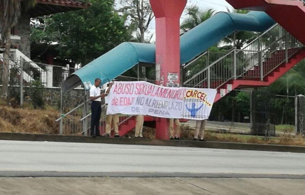Ayer estudiantes y docentes protestaron.