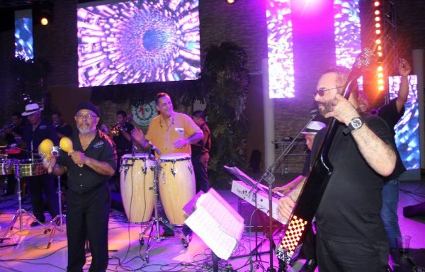 Pusieron a bailar a los chiricanos.