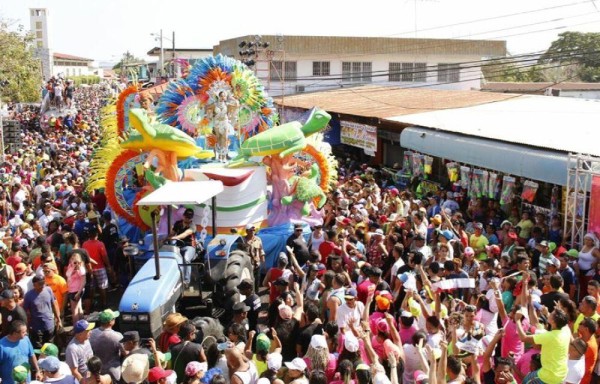 ‘Somos nosotros quienes hacemos el Carnaval, pero nmo se nos apoya' Eduardo Pimentel CALLE ARRIBA