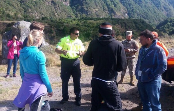 Tratan de proteger a los que vistan el parque en Volcán.