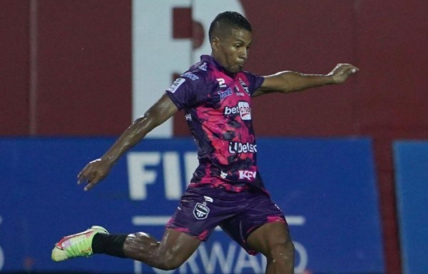 ‘Toros' tumban al ‘Expreso Azul'