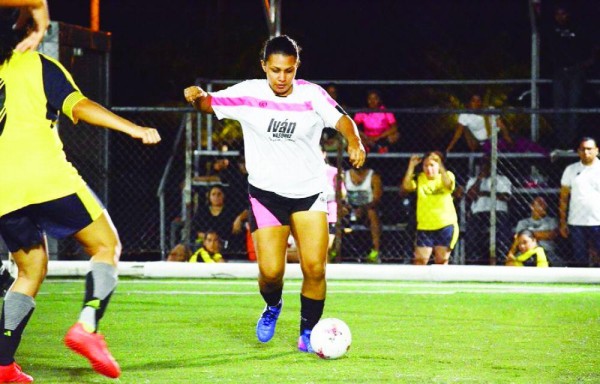 ‘La zurda de oro', como también es conocida, desea que el fútbol femenino crezca en el país.