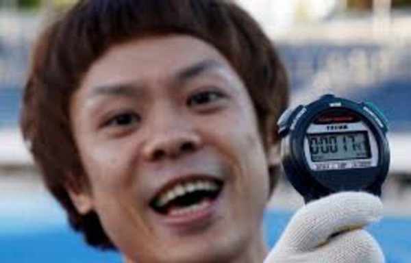 Gracias a esta iniciativa se ha hecho acreedor a cuatro récords. El último lo logró por 15.71 segundos.