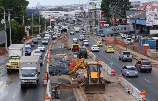 Trabajos de la Línea 2 del Metro, a la altura del centro Comercial Los Pueblos.