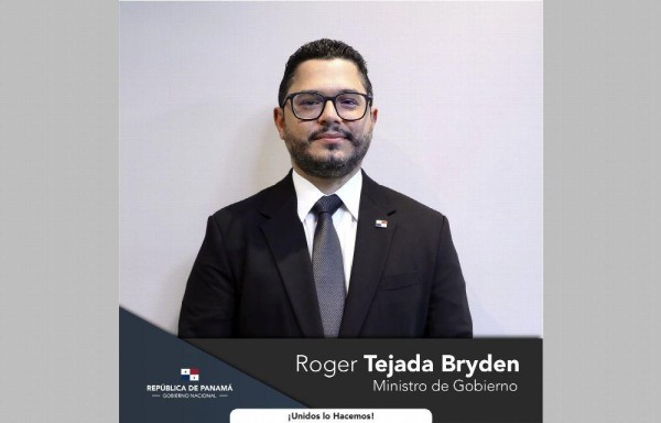 Es abogado y cuenta con experiencia.