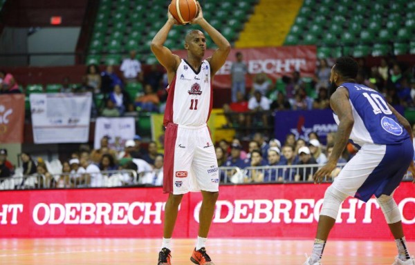 El alero Ernesto ‘Mauro' Oglivie, quien en esta temporada fue escogido como el Jugador Más Valioso (JMV) de la LPB.