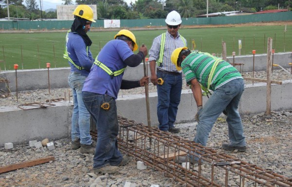 Unos 120 colaboradores hacen posible la construcción.