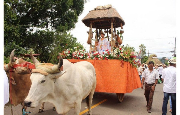 Se presentaron diferentes carrozas.