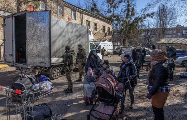 La población de Mariúpol, ciudad de medio millón de habitantes, no tiene electricidad, ni agua, ni comida.