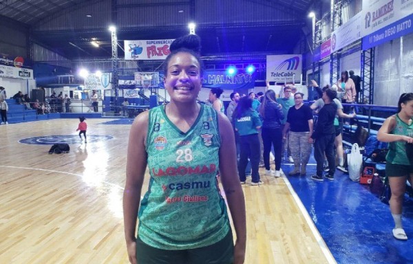 Actualmente juega en el Club Lagomar, del baloncesto de Uruguay.