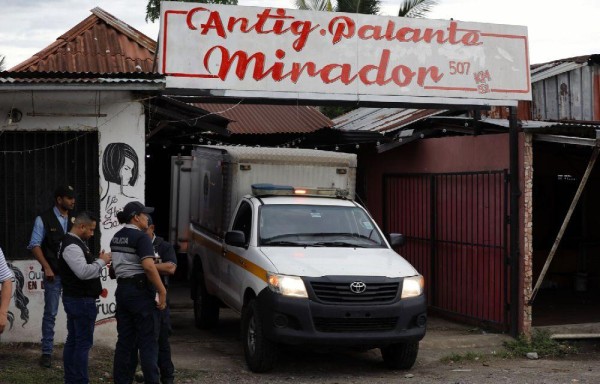 El hecho de sangre se suscitó a las 10:00 de la mañana dentro de este restaurante -bar en Las Garzas