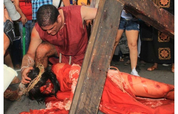 Con esta puesta en escena se quiere que la población reflexione sobre la importancia de la Semana Santa.