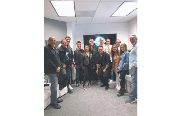 ¡Será cantante!: Instagramer 'pana' Elisama Méndez es firmada por disquera Universal