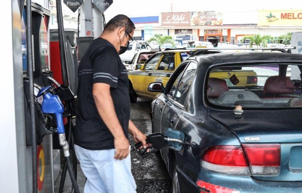El gobierno congeló la gasolina para unos sectores