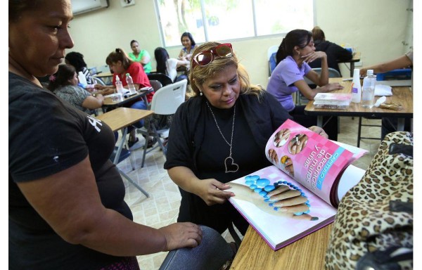 El curso de belleza tiene una duración de 150 horas.
