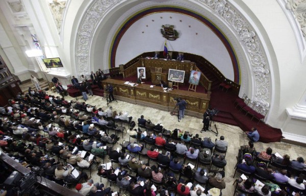 La ANC aclaró que no disolvió a la Asamblea Nacional, por lo que deben ir a trabajar.