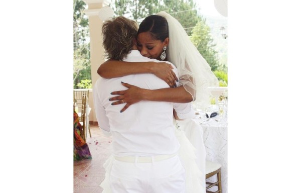 Gwendolyn y Noel Schajris renuevan votos por sus primeros 10 años de matrimonio