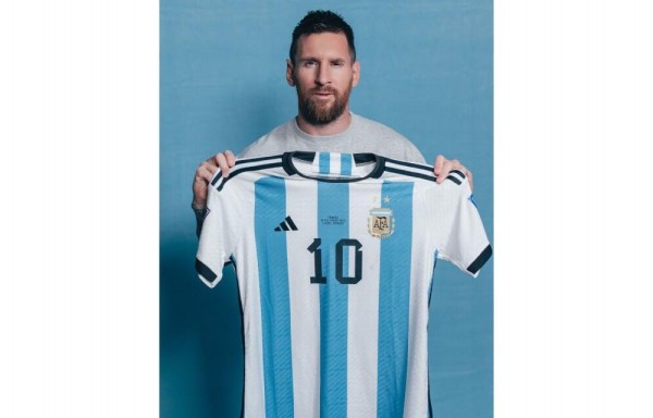 Subastan camisetas que Messi usó en Qatar