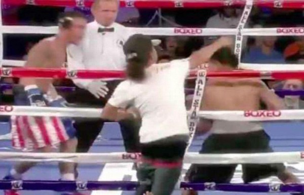 Un boxeador fue defendido en el ring