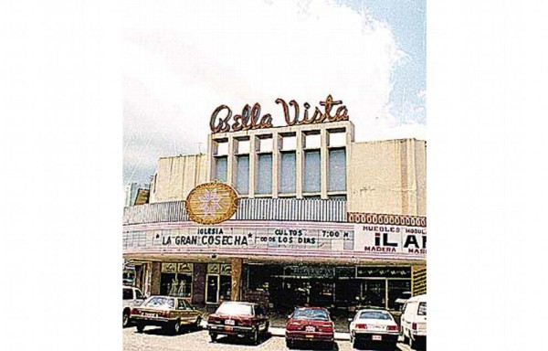 El teatro Bella Vista antes de ser derribado en el 2013.