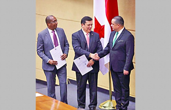 El procurador reemplaza a Kenia Porcell.