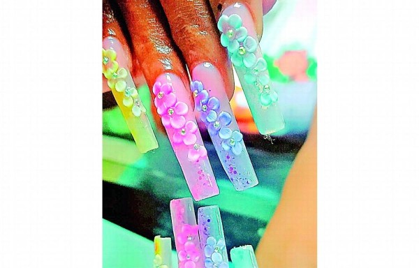 Embellecer las uñas no pasa de moda