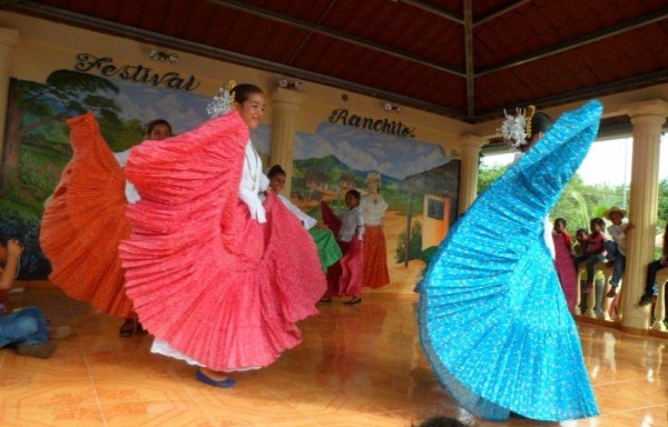 Los bailes folclóricos están presentes en las actividades