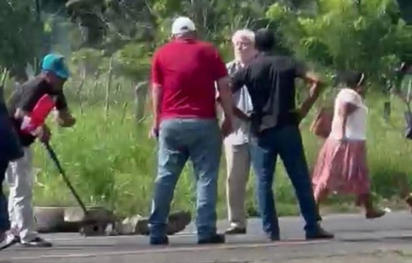 Colonense mata a tiros a dos manifestantes